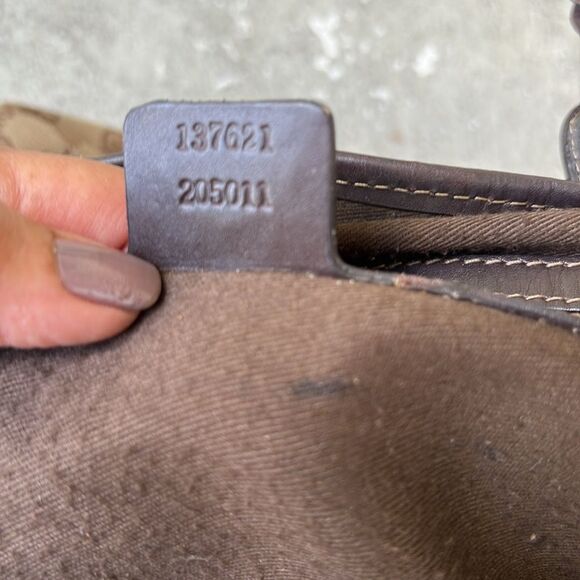 Gucci Pelham medium monogram bag - Picture 11 of 12